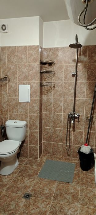 Давам под наем боксониера