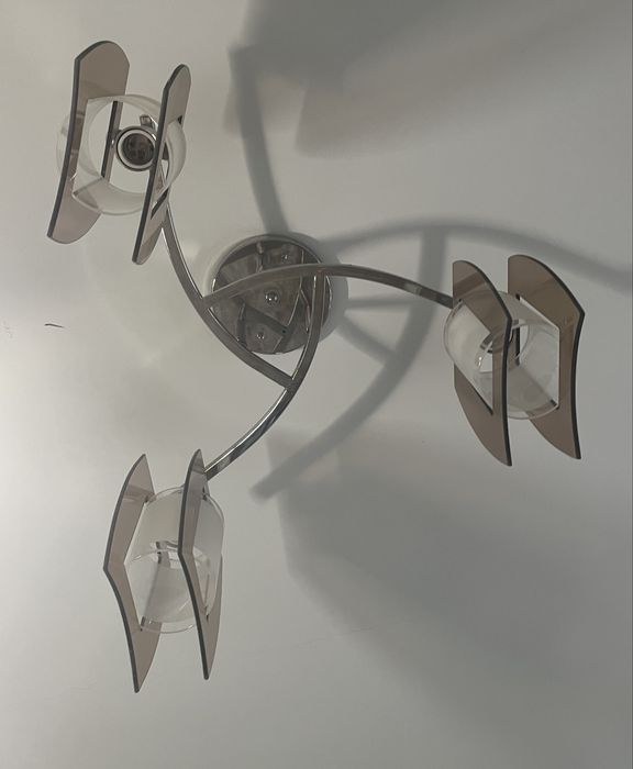 Люстра  б/у в рабочем состоянии