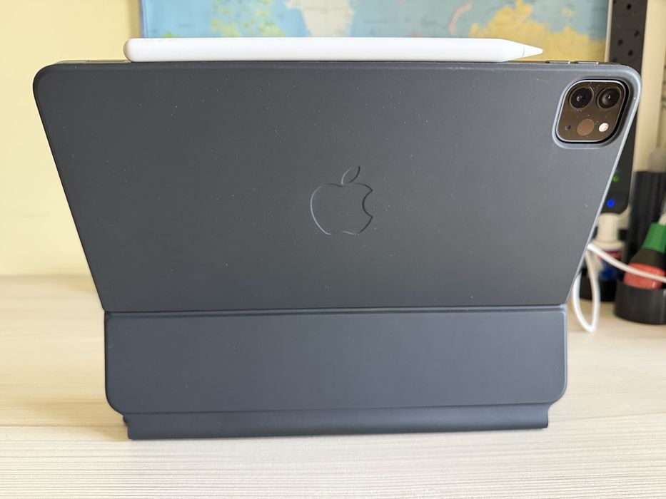 Pachet complet iPad Pro 11" gen. 2, 128GB wi-fi & cellular + Magic Keyboard + Apple Pencil 2 + Husa Smart Folio