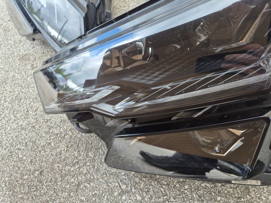 Ляв фар Skoda Karoq Face Lift Шкода Кароя фарове