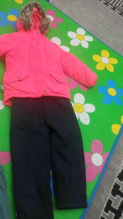 Продаю Куртку с комбинзоном.