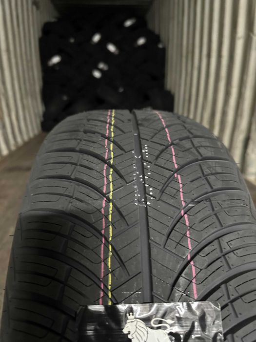 Нови Всесезонни Гуми Arivo Carlorful A/S 215/40R17 87W XL Нов DOT