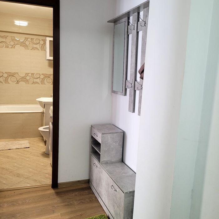 Închiriere apartament 2 camere, decomandat