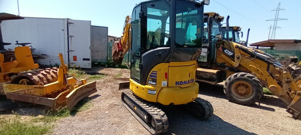 Miniexcavator komatsu braț lung 4 cupe+freza burghii