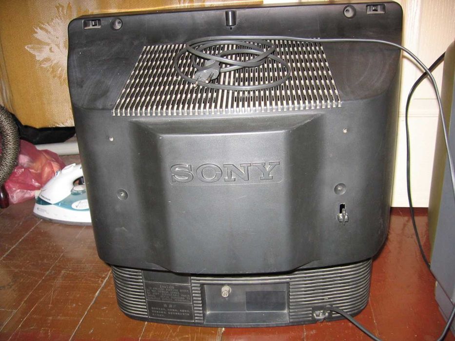 Два кинескопни телевизора Beko и Sony Trinitron