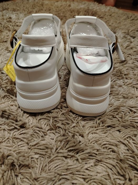 Босоножки женские