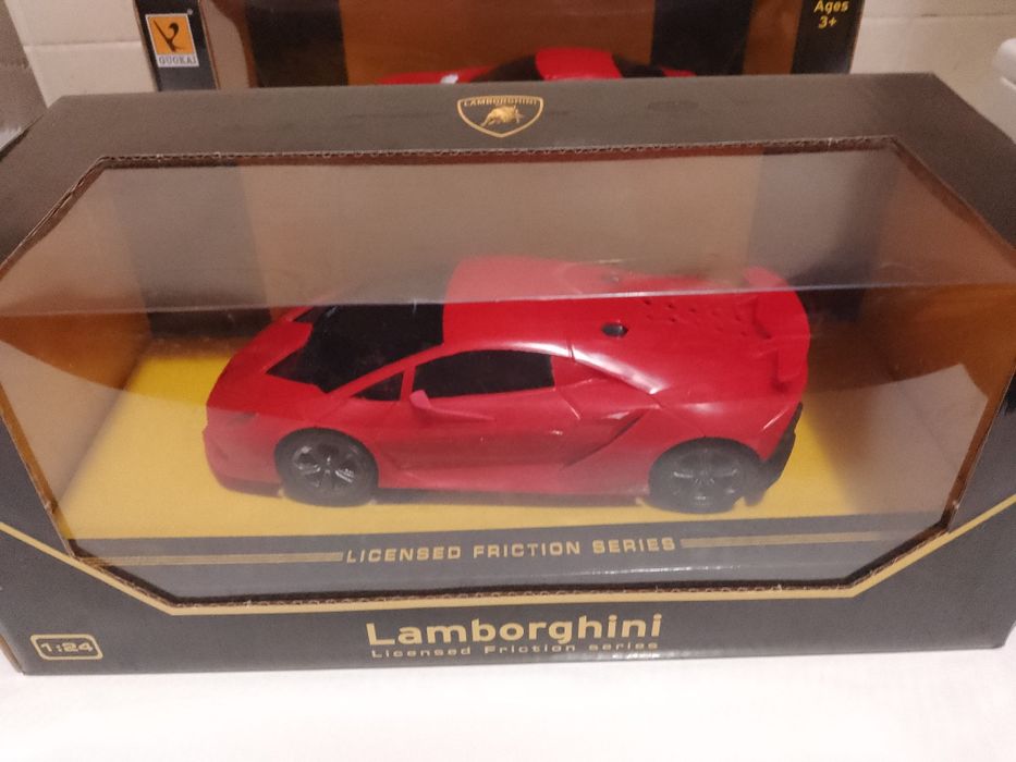 Vând mașini noi sigilate Schimb cu 8 black