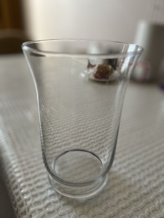 2 Вазы с тюльпанами