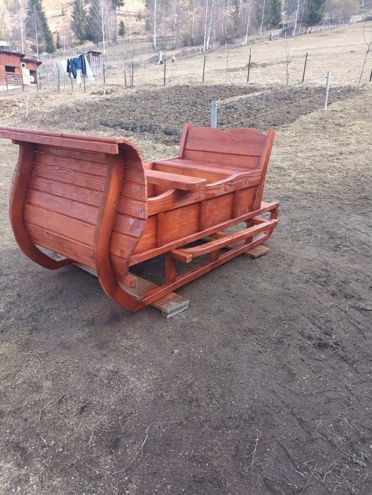 De vânzare sanie făcută din lemn
