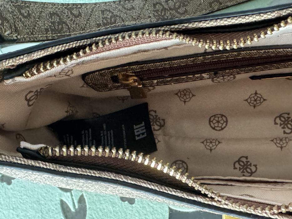 Дамска чанта Guess Alexie
