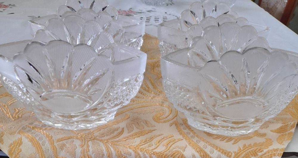 Хар хил хуристал вазалар