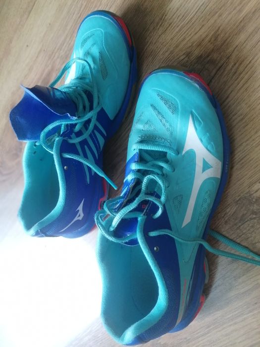 Adidasi Mizuno handbal tenis masa badminton sala interior nike asivs