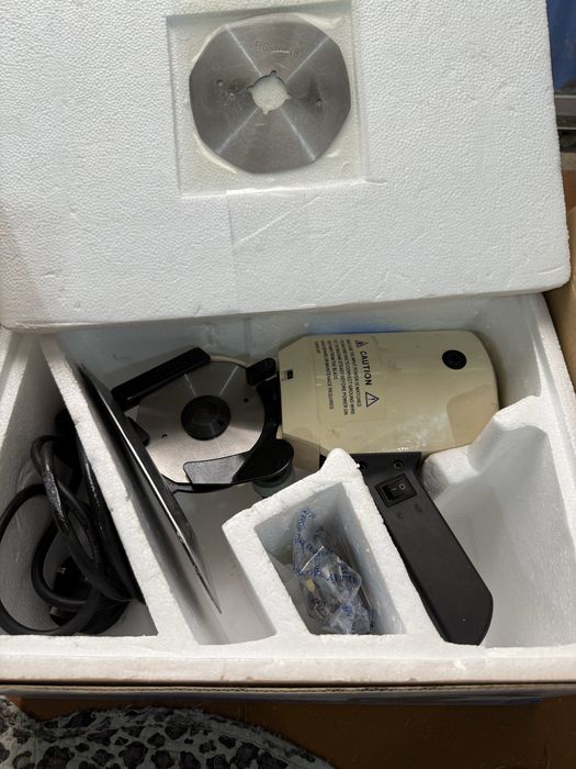 (Round Knife Cutting Machine)