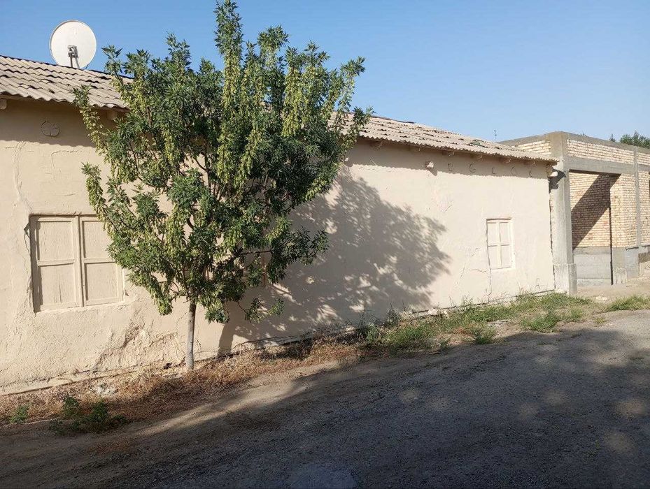 Vobkent tumani markazida hovli sotiladi