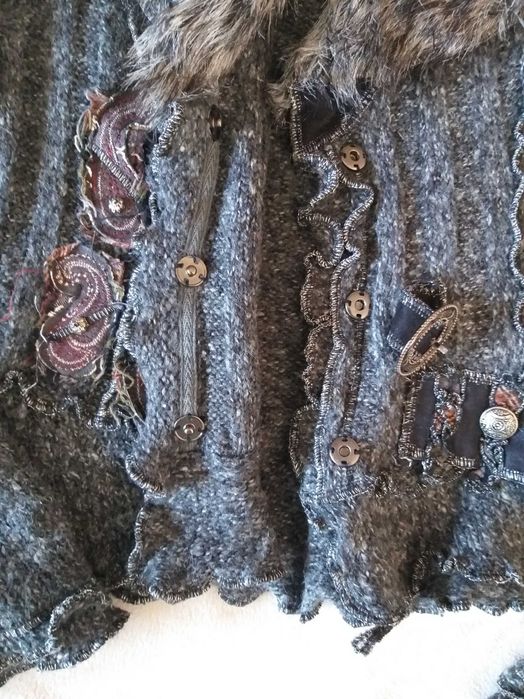 Топла, уникална жилетка