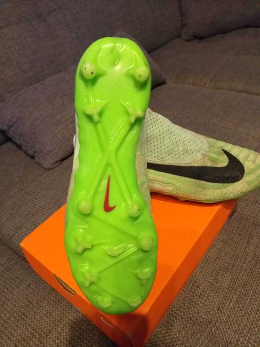 Adidași fotbal.Nike Phantom GX