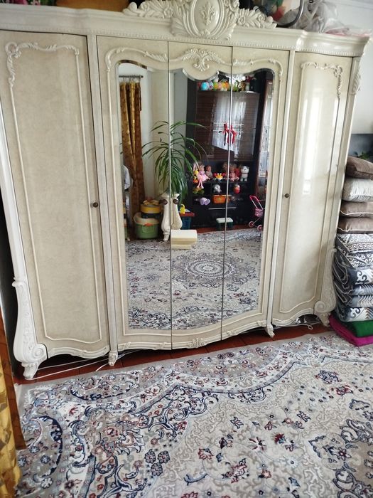 Продам гарнитур спальный