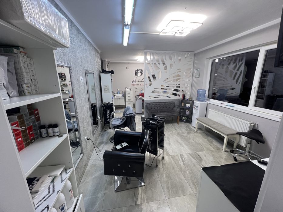 Vand salon infrumusetare!!!