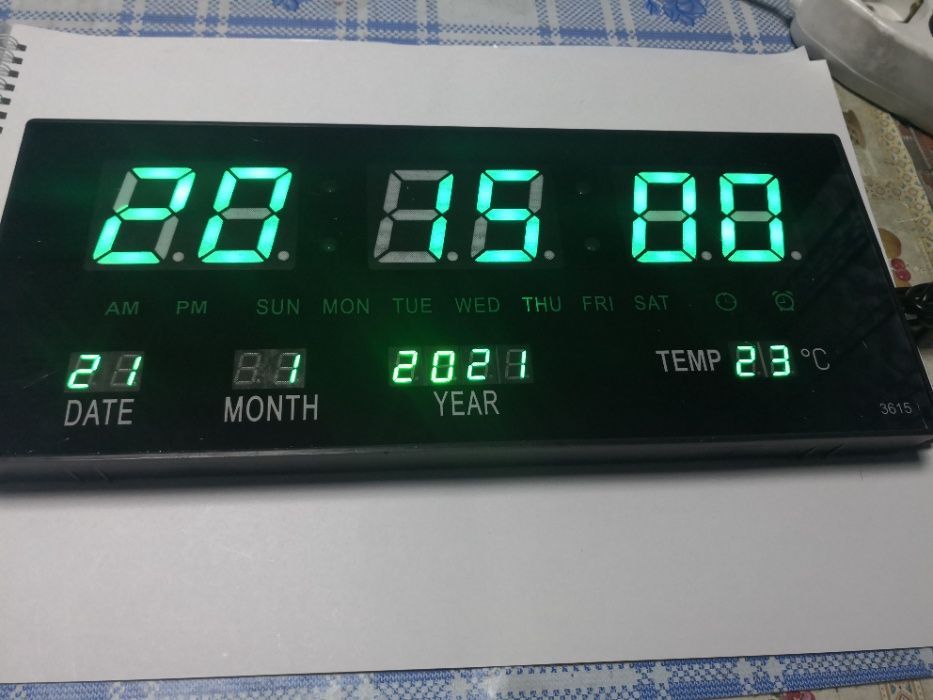 Ceas de perete cu led rosu sau alb cu alarma