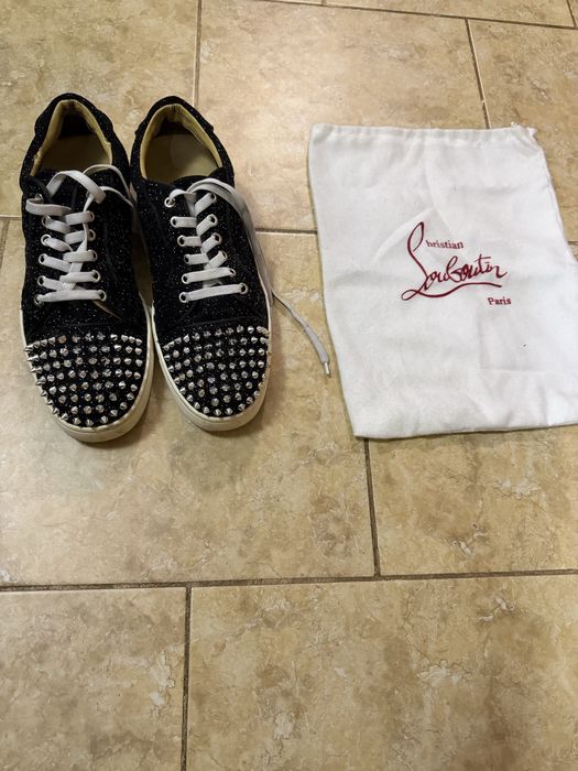 Vand pantofi christian louboutin