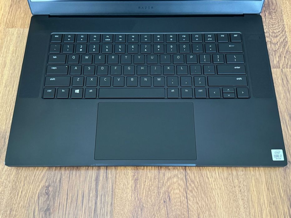 15.6' 300Hz Core i7-10875H Razer Blade Advanced 32GB DDR4/512GB NVMe/Nvidia RTX 2080 Super Max-Q 8GB