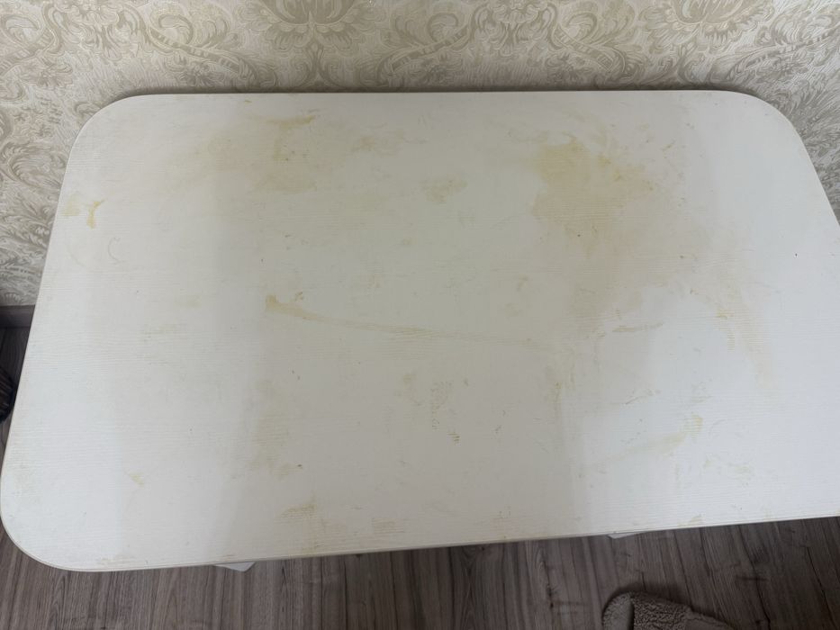 Стол обеденный в белом цвете