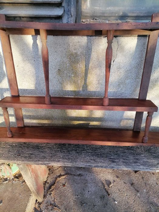 Етажерка и закачалки антики