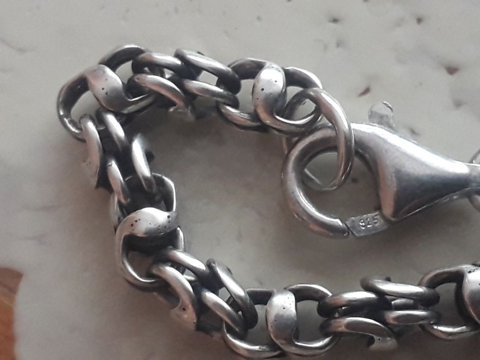 Vand o piesa veche din argint