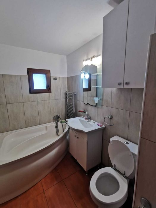 Închiriez apartament