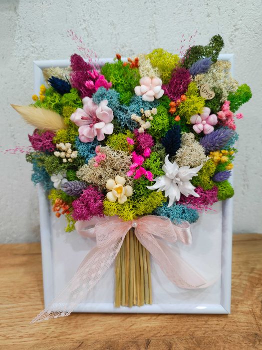 Букет в рамка от скандинавски мъх