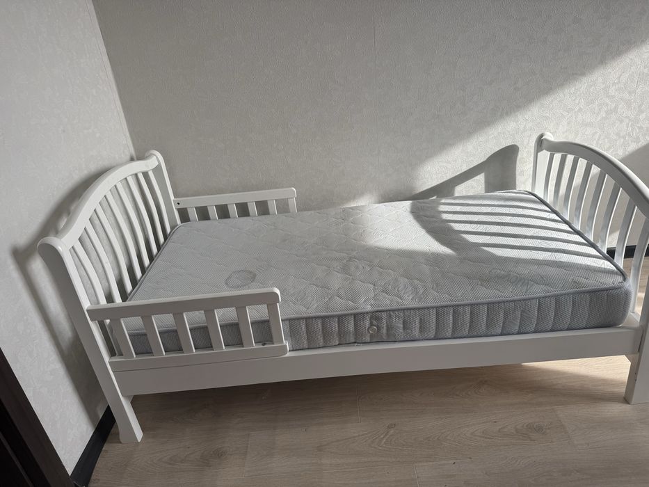 Продам кровать детскую