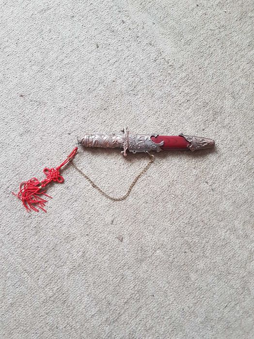 военен нож кинжал