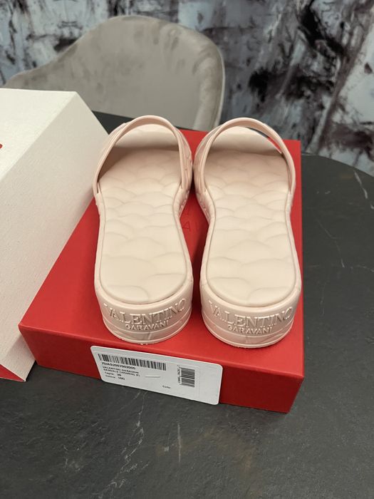 Slapi Valentino Garavani