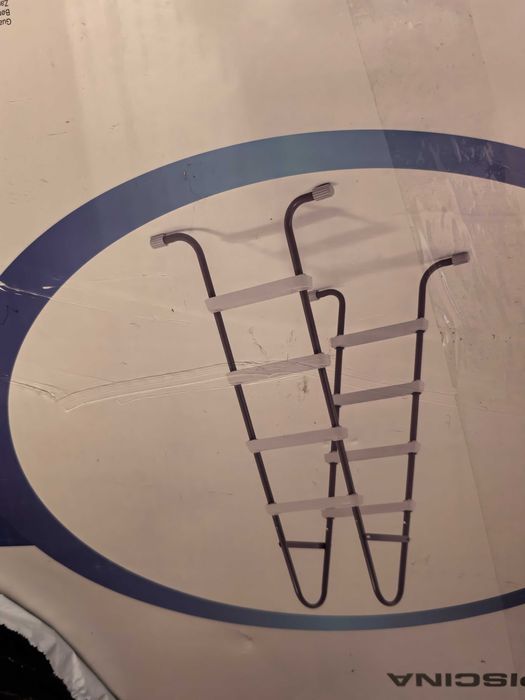 Продавам стълба за басейн