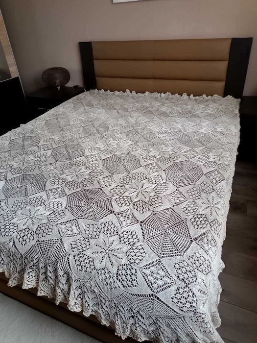 Ръчно,изплетена покривка