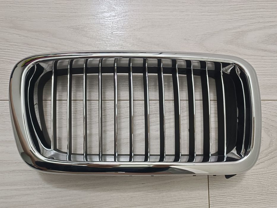 Решётка радиатора BMW е38 правая