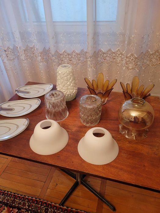 Плафоны разные для люстры.