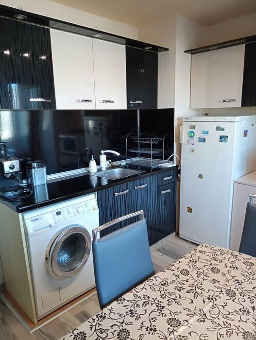 Дава се под наем Тристаен апартамент в Бургас, Меден рудник - зона В - 75 кв.м за 382.5 € - Снимка #1