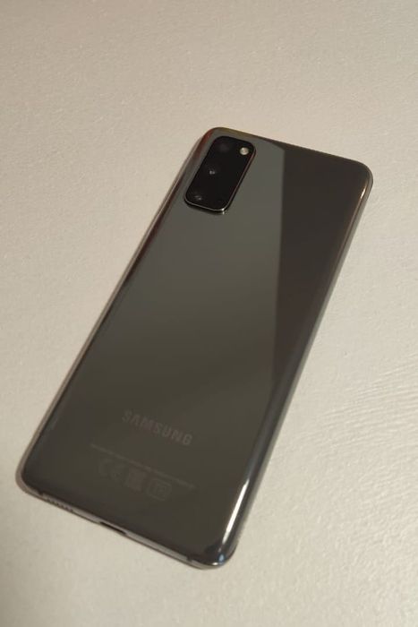 Samsung S20 в отличном состояние