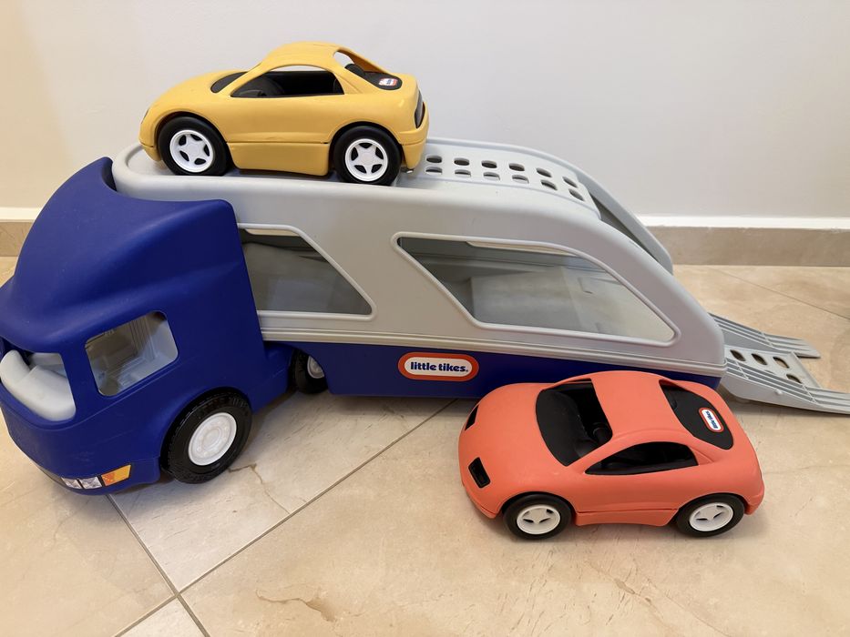 Автовоз с две коли на Little tikes
