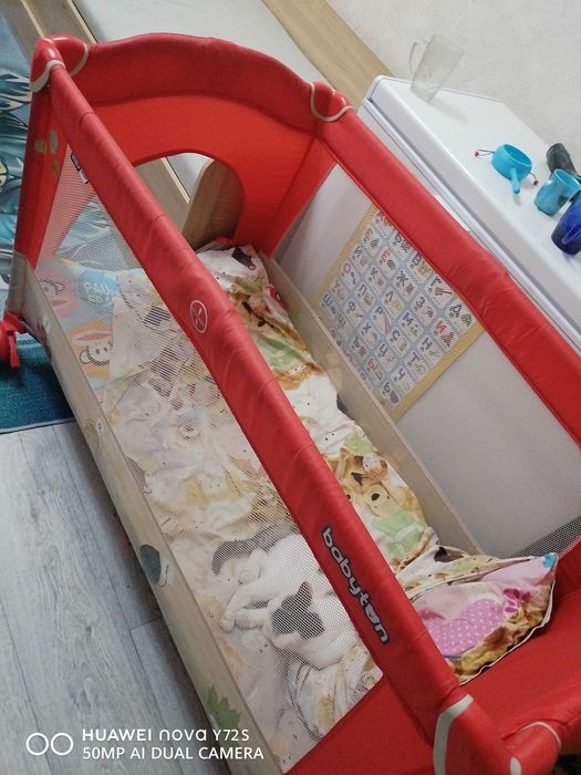 КроватКровать манманеж