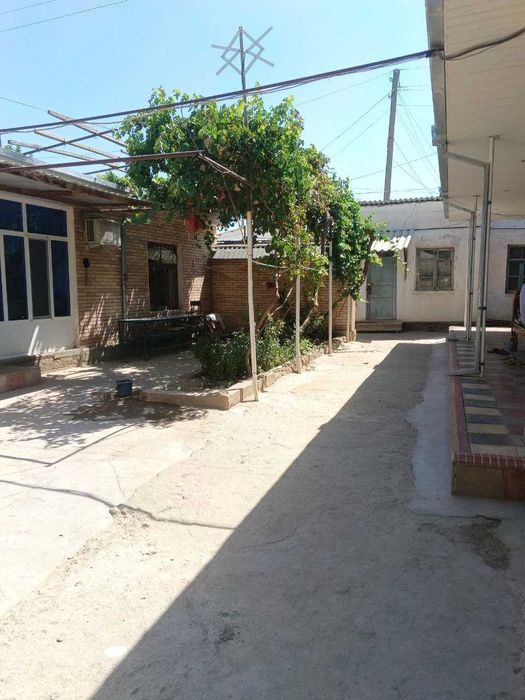 Общий двор учаскадай килинган + гараж хам бор алохида