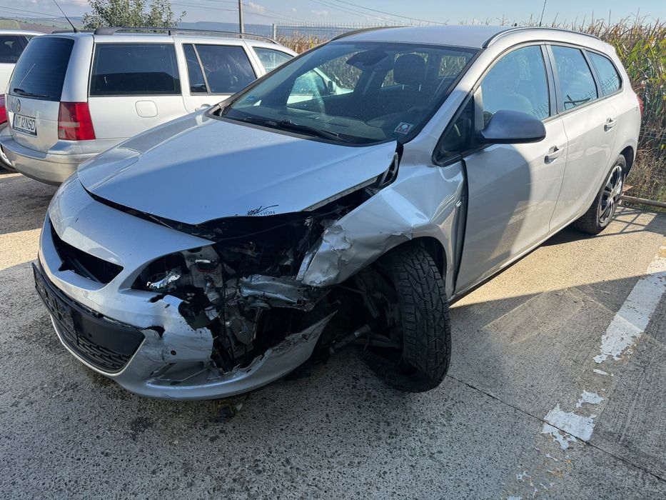 Dezmembrez Opel astra j facelift 2014 break Argintiu - GAN (176) 1.6 cdti B16DTL volan stanga