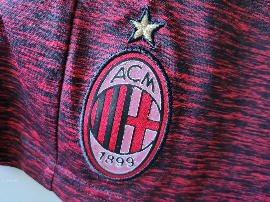 Тениска и шорти AC Milan, долнище Nike на PSG, Macron за вратар