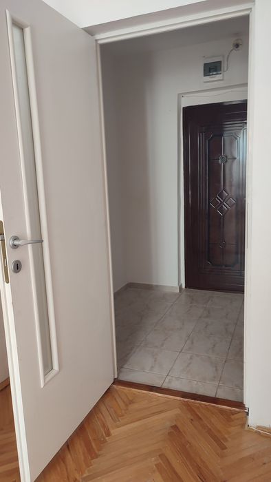 Închiriez garsonieră