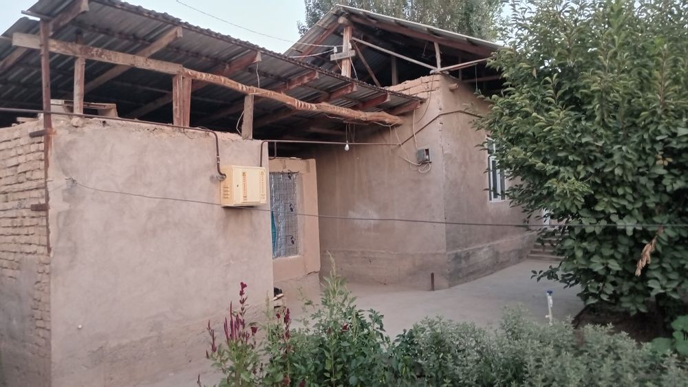 Hovli sotiladi hamma sharoit bor