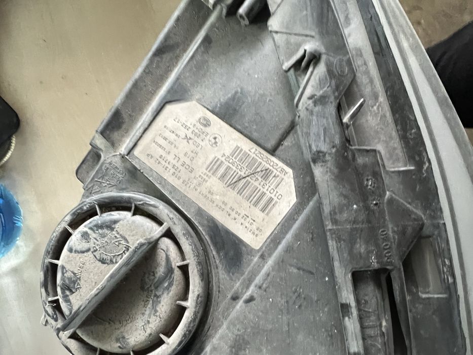 Завиващ десен фар за BMW F10 F11 със забележка