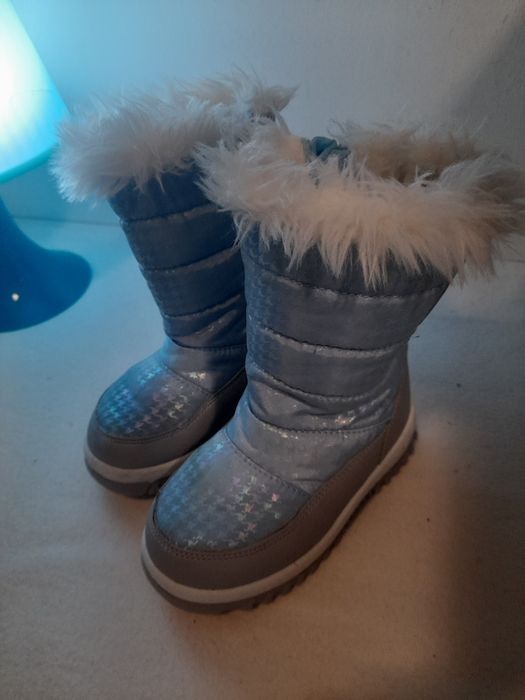 Пантофи за детска градина за момиченце 23 - 24 номер и зимни ботуши