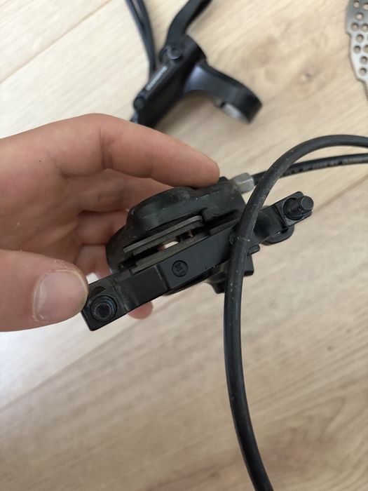 Предна хидравлична дискова спирачка Shimano mt201