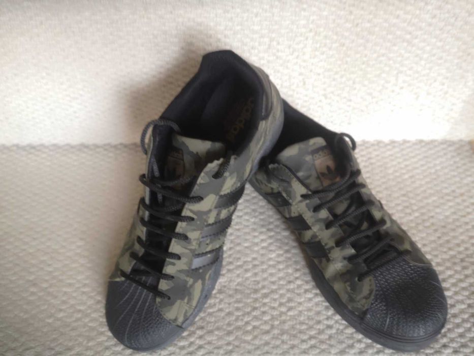 Маратонки адидас